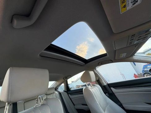 Used 2018 Honda Accord Touring image 29