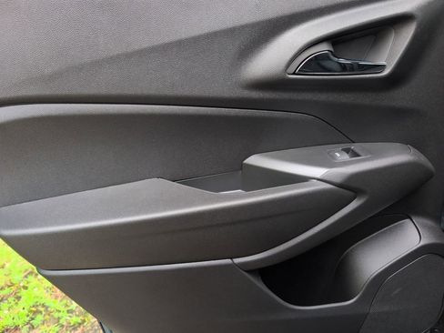 New 2026 Chevrolet Trax LT w/ Driver Confidence Package FWD image 32