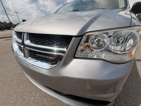 Used 2017 Dodge Grand Caravan SE w/ Power Window Group FWD image 9