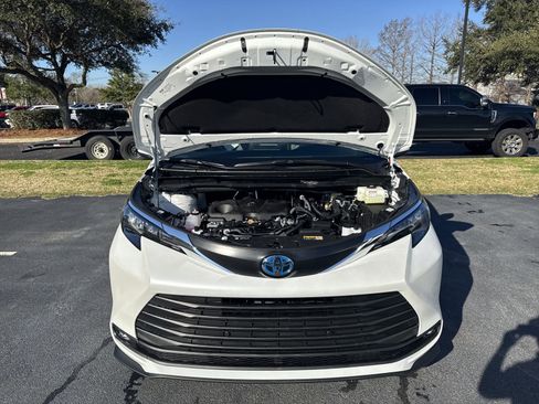New 2025 Toyota Sienna XLE image 41