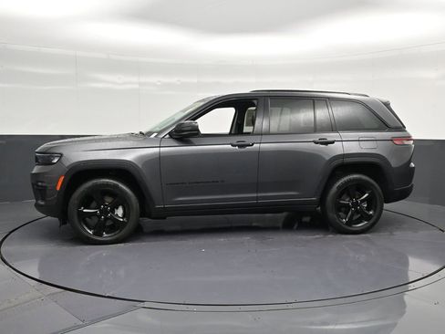 Used 2024 Jeep Grand Cherokee Limited w/ Black Appearance Package AWD/4WD image 7