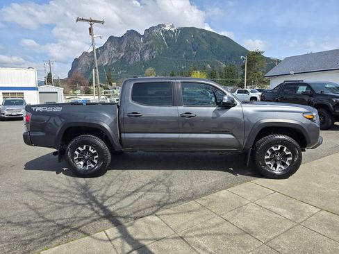 Used 2021 Toyota Tacoma TRD Off-Road w/ Technology Package image 4