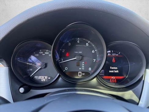 Used 2024 Porsche Macan image 16