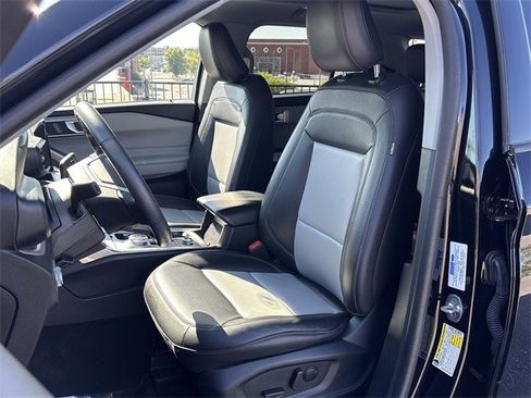 Certified 2023 Ford Explorer XLT w/ Equipment Group 202A image 3