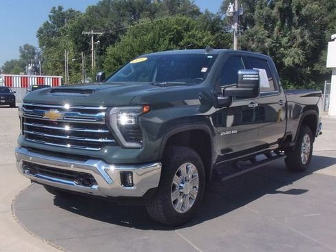 Used 2025 Chevrolet Silverado 2500 LTZ w/ LTZ Convenience Package AWD/4WD image 20
