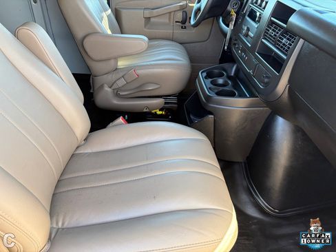 Used 2025 Chevrolet Express 3500 w/ Driver Convenience Package image 30