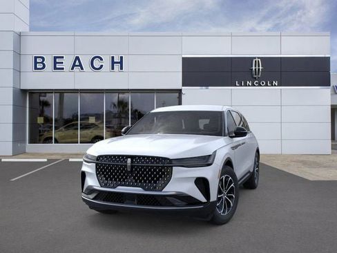 New 2026 Lincoln Nautilus Premier image 3