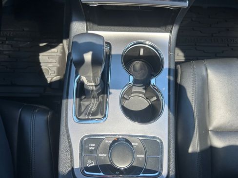 Used 2021 Jeep Grand Cherokee Limited image 44