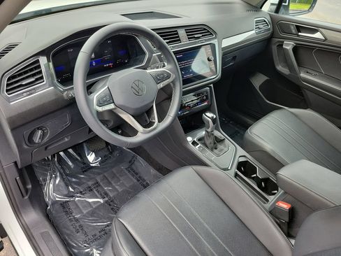 Used 2024 Volkswagen Tiguan SE FWD image 22