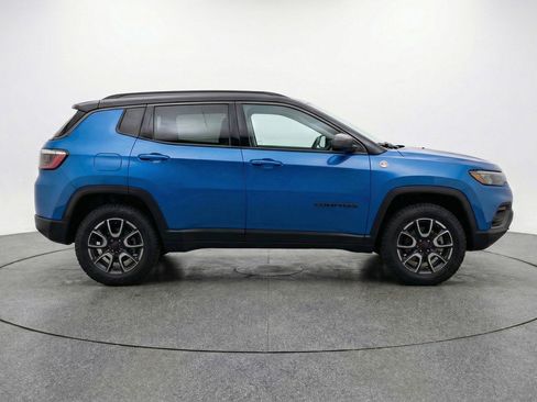 Used 2025 Jeep Compass Trailhawk image 11