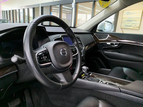 Used 2016 Volvo XC90 T6 Momentum w/ Momentum Plus Package AWD/4WD image 9