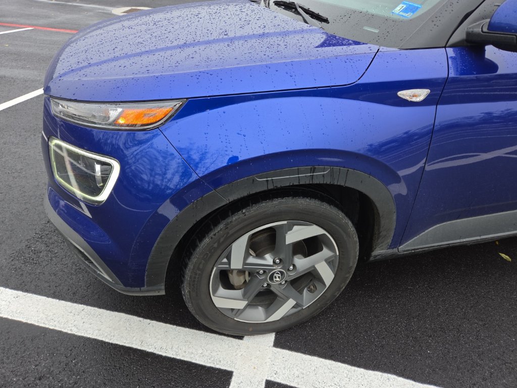 Certified 2022 Hyundai Venue Limited w/ Cargo Package FWD image 13