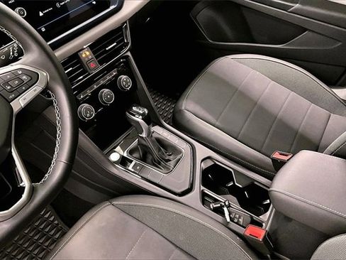 Used 2023 Volkswagen Taos SE w/ Panoramic Sunroof Package image 14