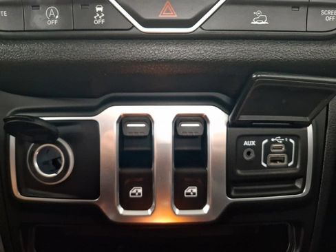 Used 2025 Jeep Wrangler Sport AWD/4WD image 25