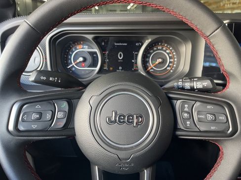 Used 2024 Jeep Wrangler Unlimited Rubicon image 25
