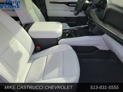 Used 2025 Chevrolet Suburban Premier AWD/4WD image 28