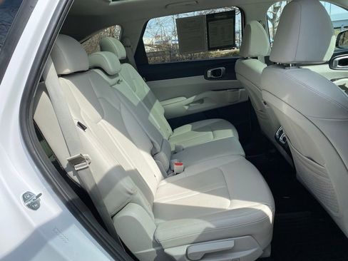 Used 2025 Kia Sorento S w/ Panoramic Sunroof Package image 44