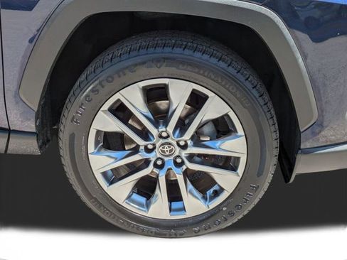 Used 2021 Toyota RAV4 XLE Premium FWD image 11