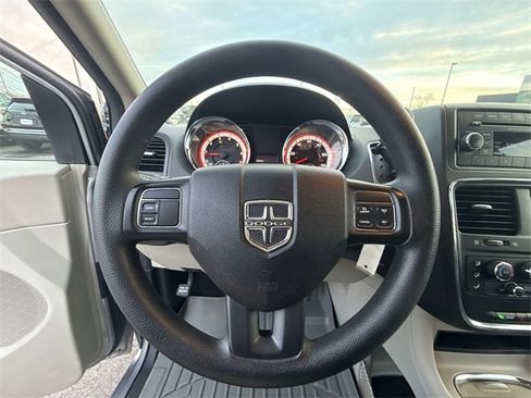 Used 2016 Dodge Grand Caravan SXT image 14