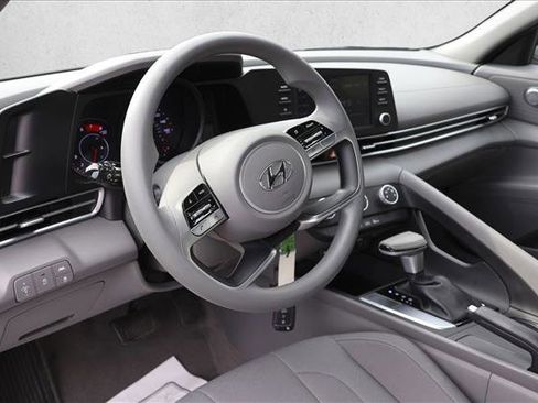 Certified 2023 Hyundai Elantra SE w/ Preferred Accessory Package FWD image 10