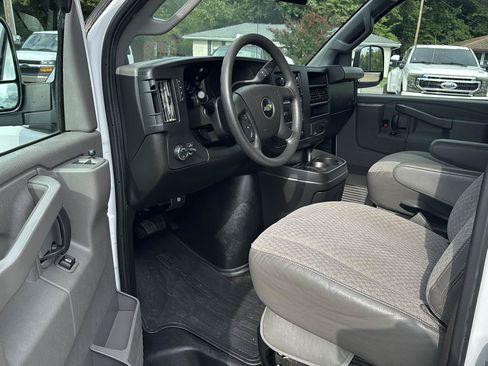 Used 2018 Chevrolet Express 3500 LT w/ LT Preferred Equipment Group RWD image 10