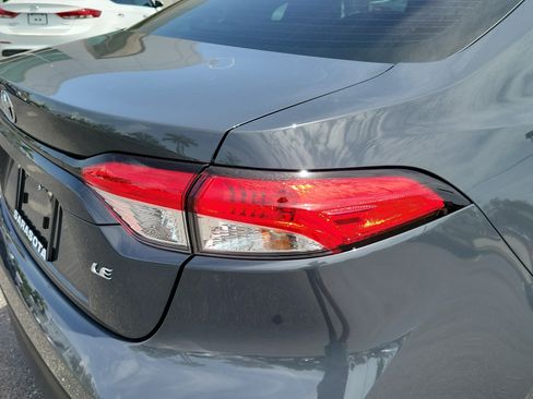 Used 2025 Toyota Corolla LE FWD image 11