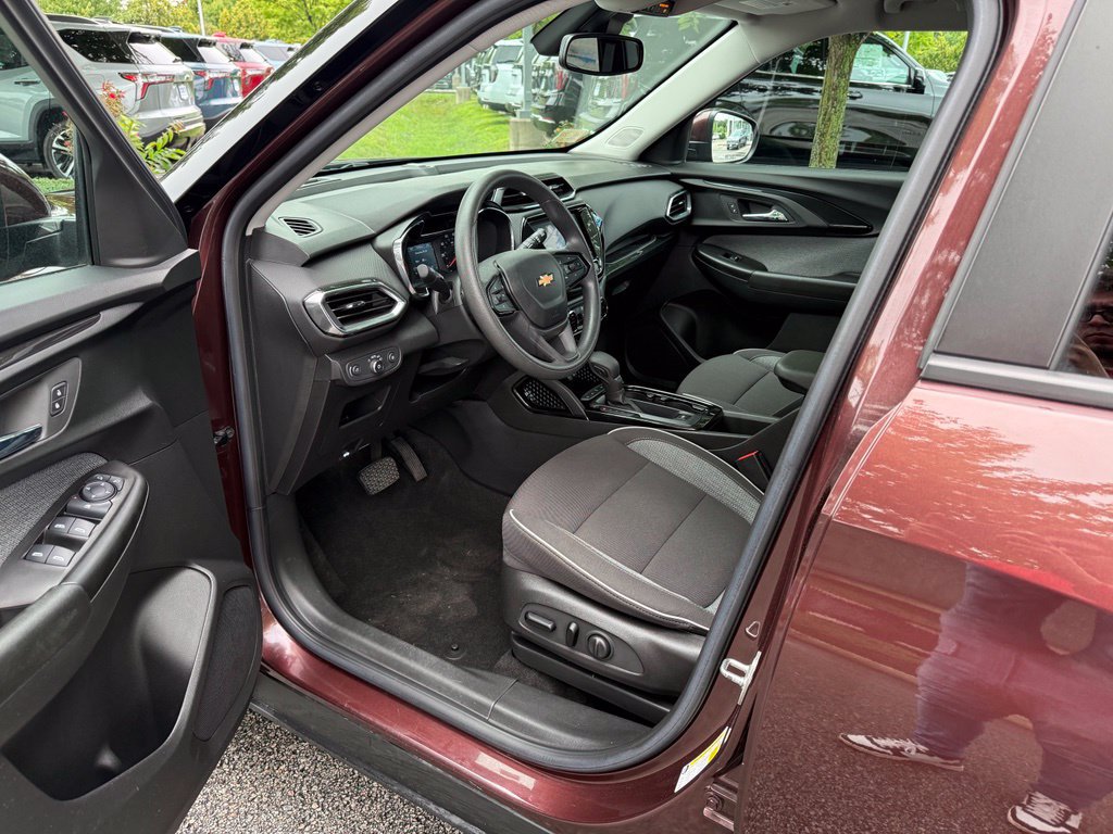 Used 2022 Chevrolet TrailBlazer LT w/ Convenience Package AWD/4WD image 8