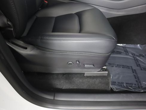 Used 2021 Tesla Model Y Long Range image 33