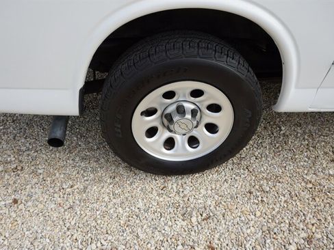 Used 2010 Chevrolet Express 1500 image 30
