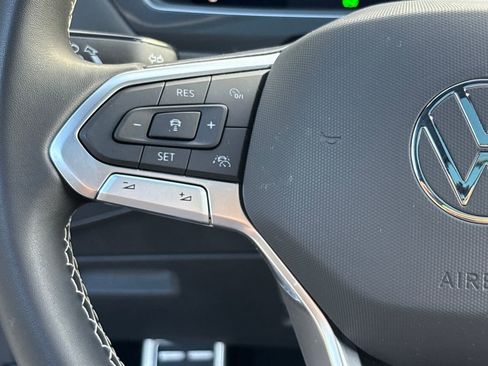 Used 2023 Volkswagen Tiguan SE R-Line image 19