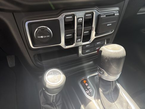 Used 2023 Jeep Wrangler Unlimited Sahara AWD/4WD image 35