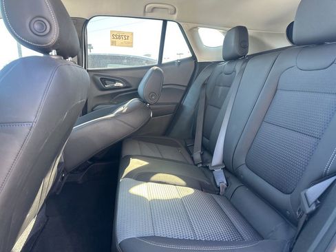 Used 2025 Chevrolet Trax LT FWD image 8