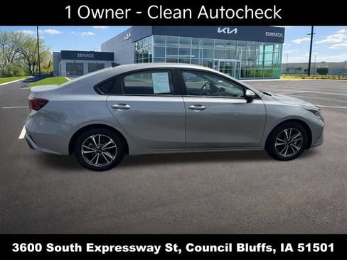 Used 2023 Kia Forte LXS w/ LXS Technology Package FWD image 2