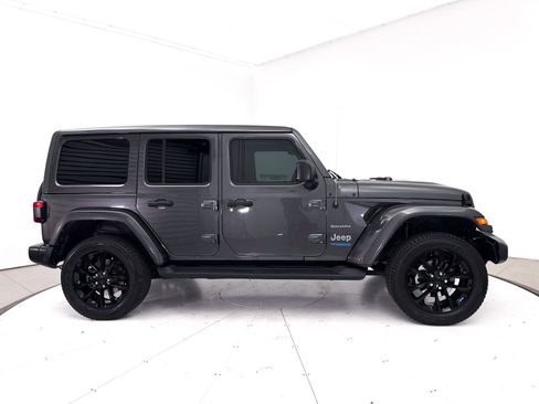 Used 2022 Jeep Wrangler Unlimited Sahara AWD/4WD image 35
