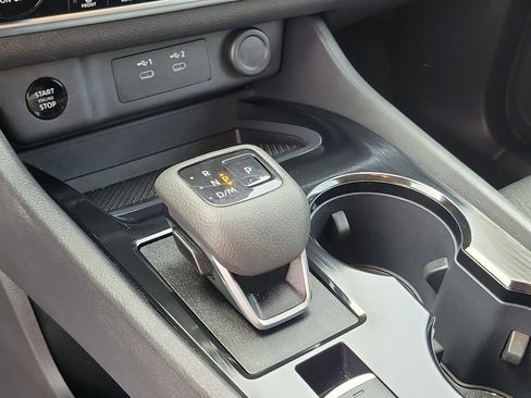 Used 2025 Nissan Rogue SV image 34