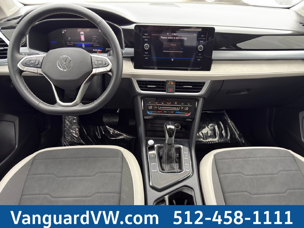 Used 2025 Volkswagen Taos SE FWD image 23