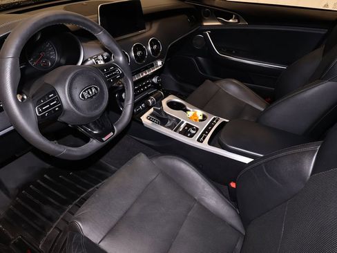 Used 2018 Kia Stinger GT1 AWD/4WD image 14