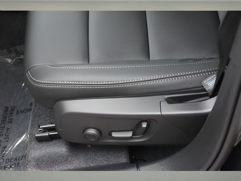 New 2026 Volvo XC40 B5 Core w/ Protection Package Premier image 33