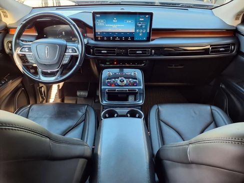 Used 2023 Lincoln Nautilus Reserve image 11