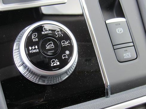 New 2025 Mitsubishi Outlander ES AWD/4WD image 18