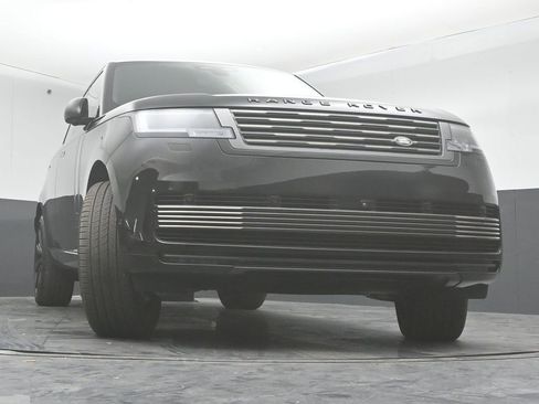 Used 2025 Land Rover Range Rover SV AWD/4WD image 38