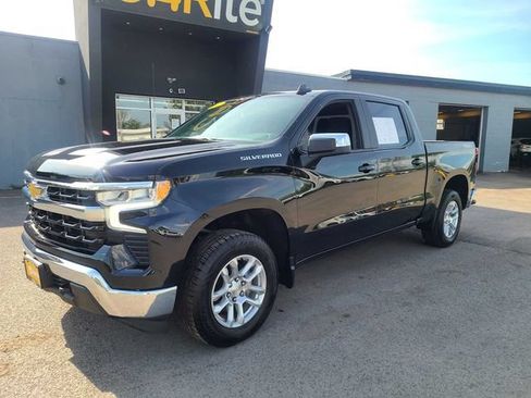 Used 2022 Chevrolet Silverado 1500 LT AWD/4WD image 2