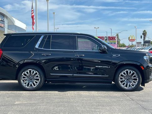 Used 2023 GMC Yukon Denali Ultimate AWD/4WD image 3