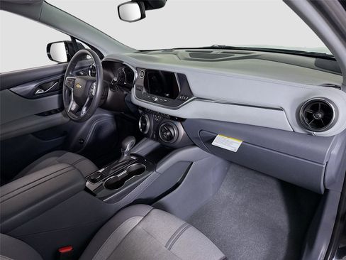 Used 2022 Chevrolet Blazer LT image 21