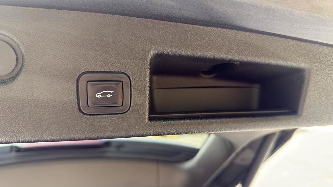 Used 2018 Chevrolet Equinox Premier AWD/4WD image 39