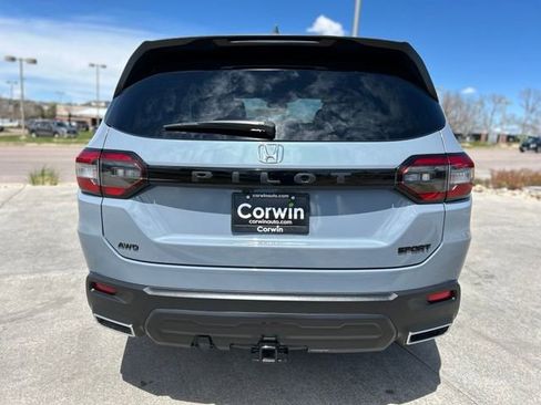 Used 2025 Honda Pilot Sport image 7