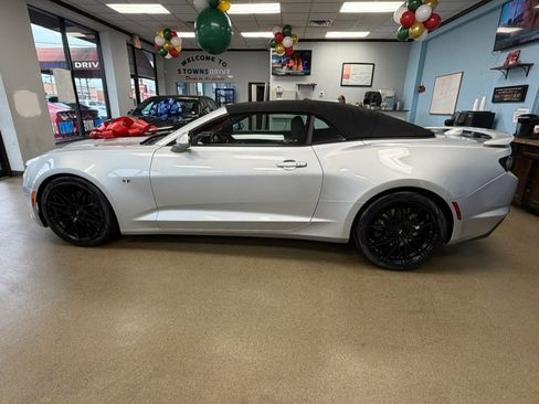 Used 2019 Chevrolet Camaro SS image 32
