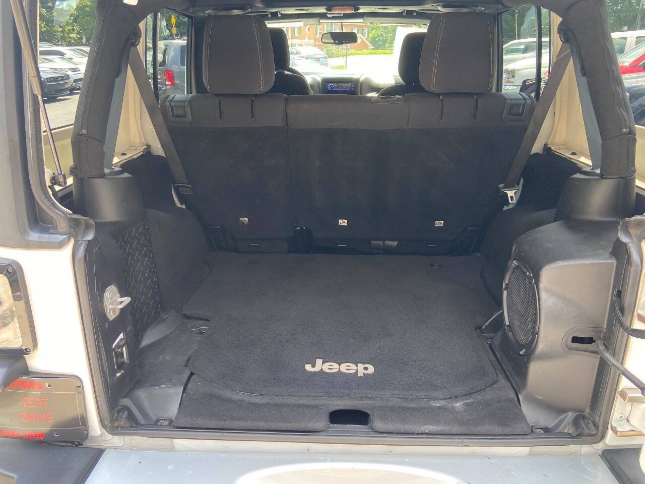 Used 2013 Jeep Wrangler Unlimited Sahara AWD/4WD image 18