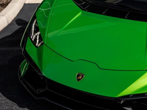 Used 2023 Lamborghini Huracan Tecnica image 4
