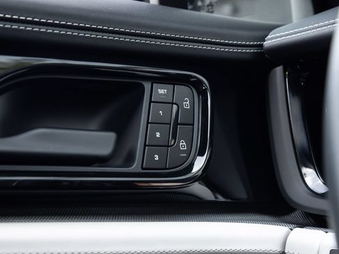Certified 2025 Porsche Panamera image 19